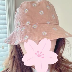 Urban Outfitters Daisy Bucket Hat